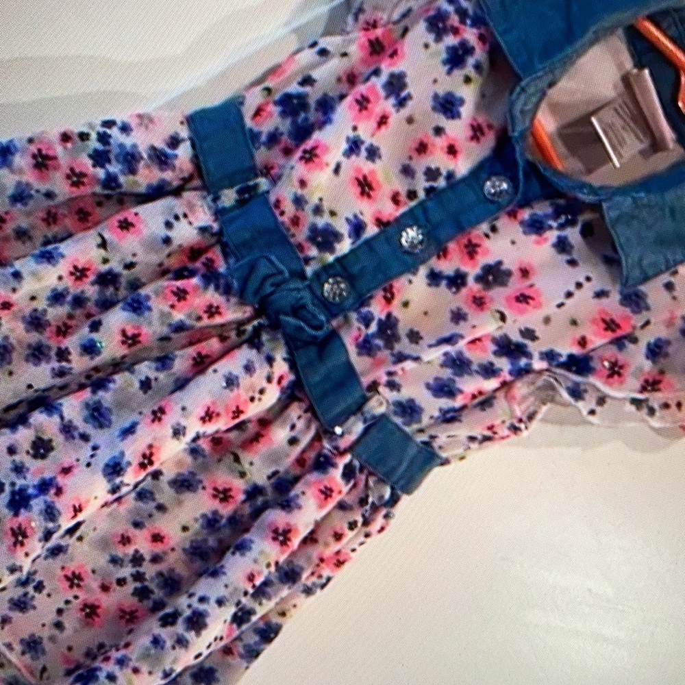 cozy charming sleeveless floral blouse